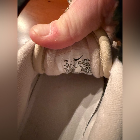 Nike Air Max Women’s 6 Sneakers - Picture 3 of 3